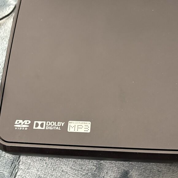 Philips PET741B/37 Black 7" TFT LCD Display Portable MP3-CD/DVD Player - Picture 3 of 8